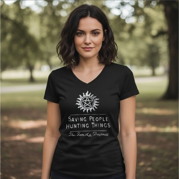 Supernatural ✦ V-Neck T-Shirt ✦ Saving People Hunting Things Graphic Black S - Picture 3 of 4